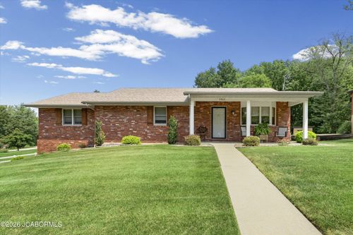 2407 Scenic Dr, Jefferson City, MO, 65101-3911 | Card Image