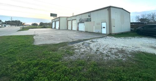 1502 Spurlock Rd, Nederland, TX, 77627-3545 | Card Image