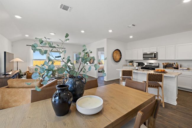 827 Arnold Loop, House other with 3 bedrooms, 2 bathrooms and 2 parking in Uhland TX | Image 12
