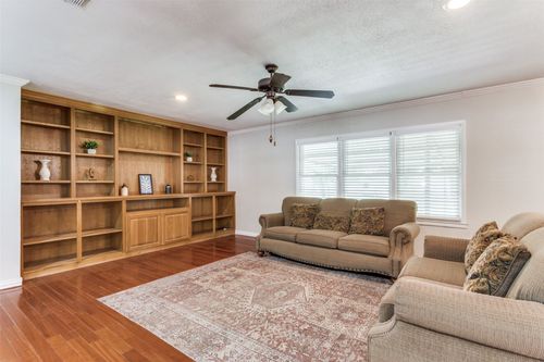 227 N 9th St, Jacksboro, TX, 76458-1553 | Card Image