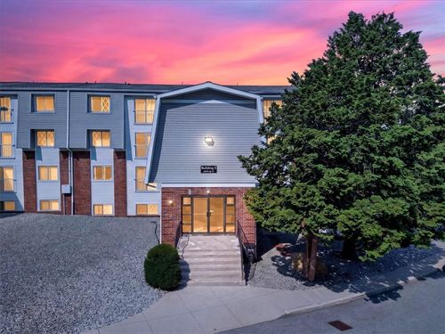 5-56-300 Smithfield Road, North Providence, RI, 02904 | Card Image