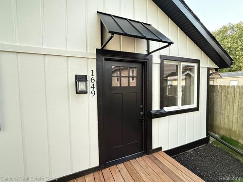 1649 Whipple St, Port Huron, MI, 48060-3357 | Card Image