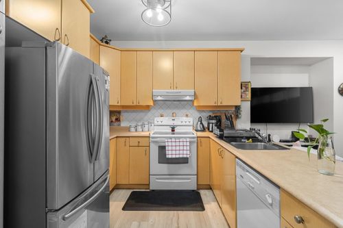 126XX Hampton Blvd E, Surrey, BC, V3W1N2 | Card Image
