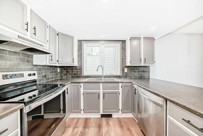 11 Cedargrove Way Sw, House other with 4 bedrooms, 3 bathrooms and 2 parking in Calgary AB | Image 5