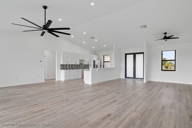 733 Sunset Pointe Dr, House other with 4 bedrooms, 2 bathrooms and null parking in Lake Placid FL | Image 5