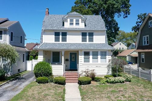 67 Burtis St, Lynbrook, NY, 11563-1301 | Card Image