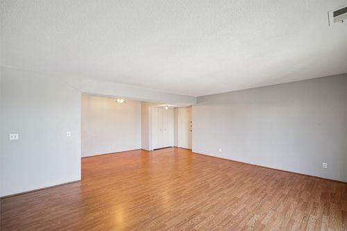 apt-9-9523 University Ave, Clive, IA, 50325-6354 | Card Image