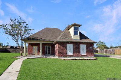 22753 Balsam Dr, House other with 5 bedrooms, 2 bathrooms and null parking in Denham Springs LA | Image 1