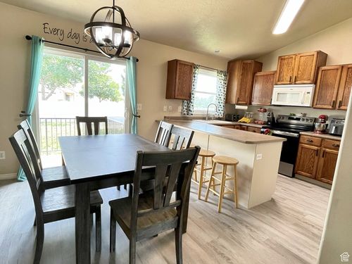 158 Walton Ct, North Salt Lake, UT, 84054-6089 | Card Image