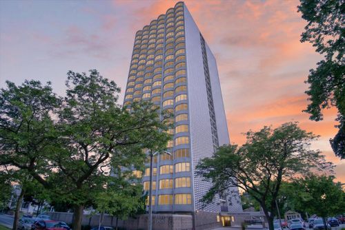 2525 S Shore Dr, Milwaukee, WI, 53207-1973 | Card Image