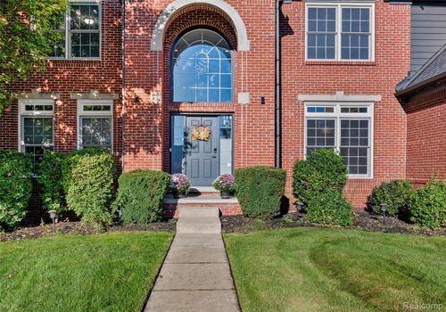 4476 Woodcliff Ct, Oakland Township, MI, 48306-4718 | Card Image