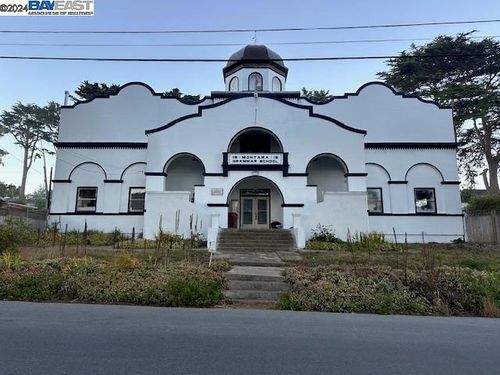 496 6th St, Montara, CA, 94037-9814 | Card Image