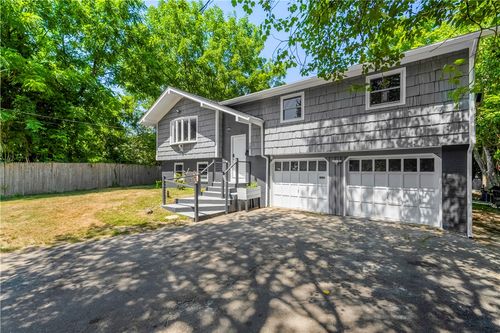 10 Renehan Ct, West Warwick, RI, 02893-4707 | Card Image