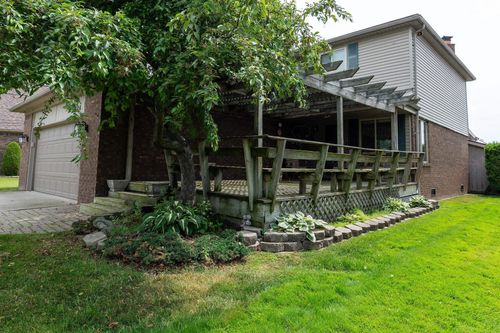 38114 Huron Pointe Dr, Harrison Township, MI, 48045-2833 | Card Image