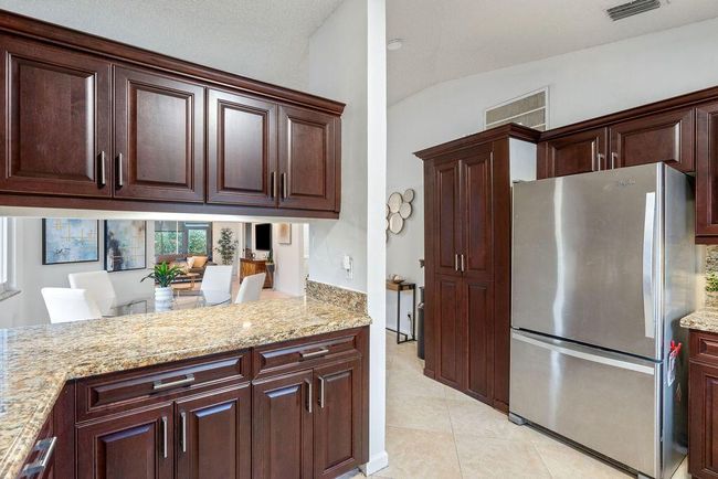 6798 Via Regina, Condo with 3 bedrooms, 3 bathrooms and null parking in Boca Raton FL | Image 11