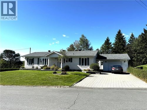 84 Av Philippe, Edmundston, NB, E3V1R1 | Card Image