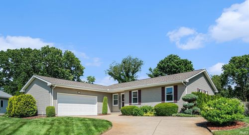 54410 Pleasant Valley Dr, Osceola, IN, 46561-9035 | Card Image