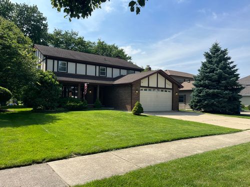 1212 N Honey Hill Rd, Addison, IL, 60101-1124 | Card Image