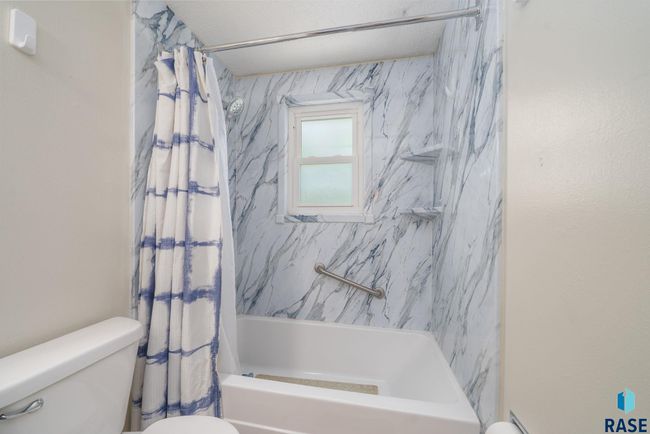2013 E Sylvan Cir, House other with 4 bedrooms, 2 bathrooms and null parking in Brandon SD | Image 18