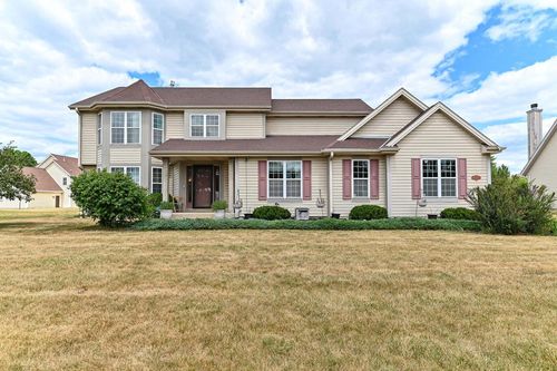 11042 W Villa Avenue, Milwaukee, WI, 53224 | Card Image