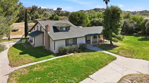 23270 Menifee Rd, Nuevo, CA, 92567-9562 | Card Image