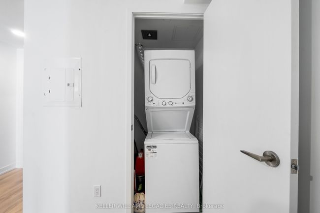 1211 - 501 Yonge St, Condo with 2 bedrooms, 1 bathrooms and null parking in Toronto ON | Image 15