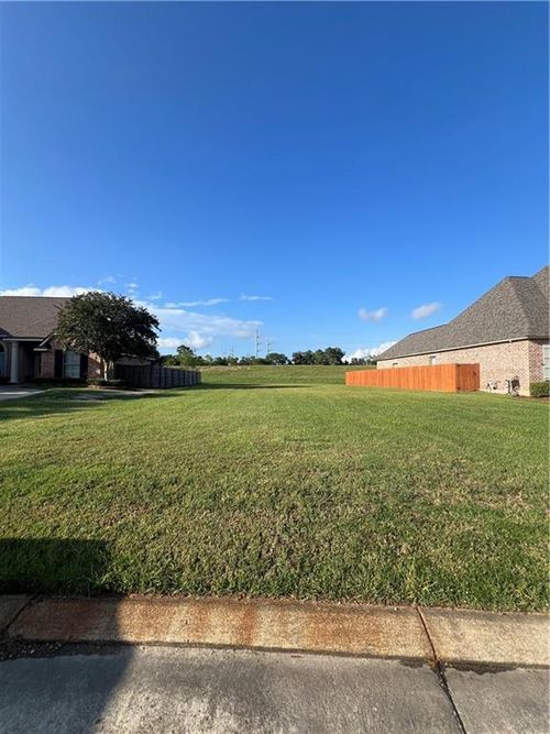 109 Cypress Lakes Dr, Slidell, LA, 70458-6243 | Card Image