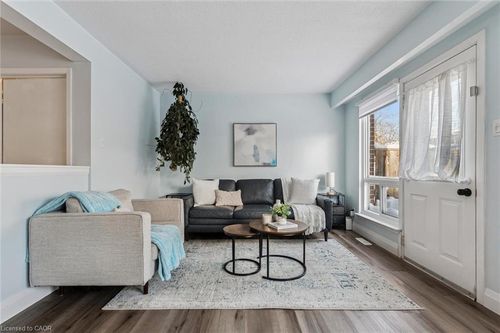 30-121 Bagot St, Guelph, ON, N1H5T8 | Card Image