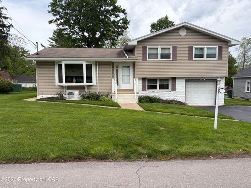 7 Warren Dr, Dallas, PA, 18612-9505 | Card Image