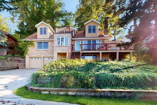 830 Pinetree Ln, Lake Geneva, WI, 53147-2208 | Card Image