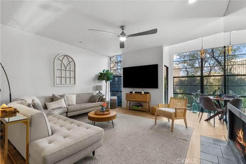 d-3880 Fredonia Dr, LOS ANGELES, CA, 90068-2130 | Card Image