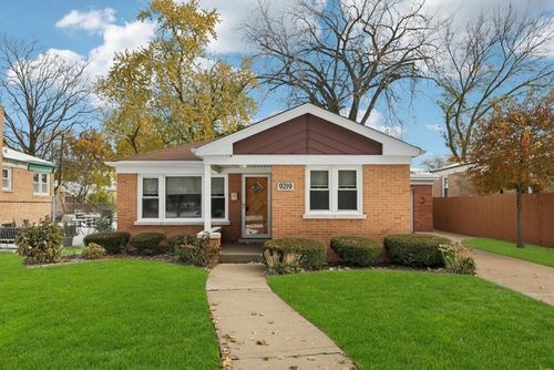9219 S Spaulding Ave, Evergreen Park, IL, 60805-1554 | Card Image
