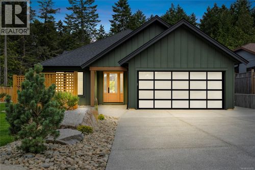 504 Juniper Dr, Qualicum Beach, BC, V9K1A9 | Card Image