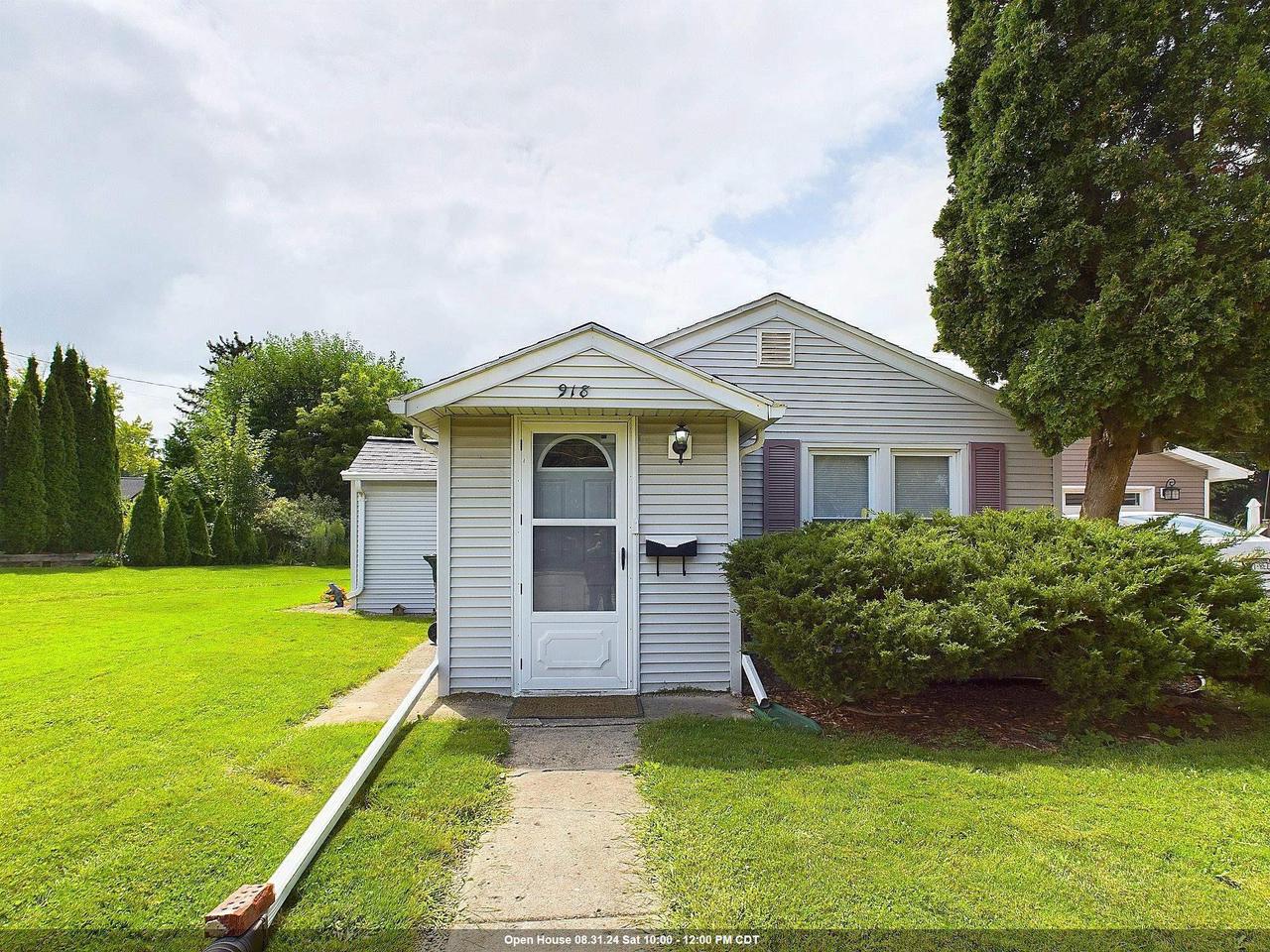 Merrill St, DE Pere, WI 54115