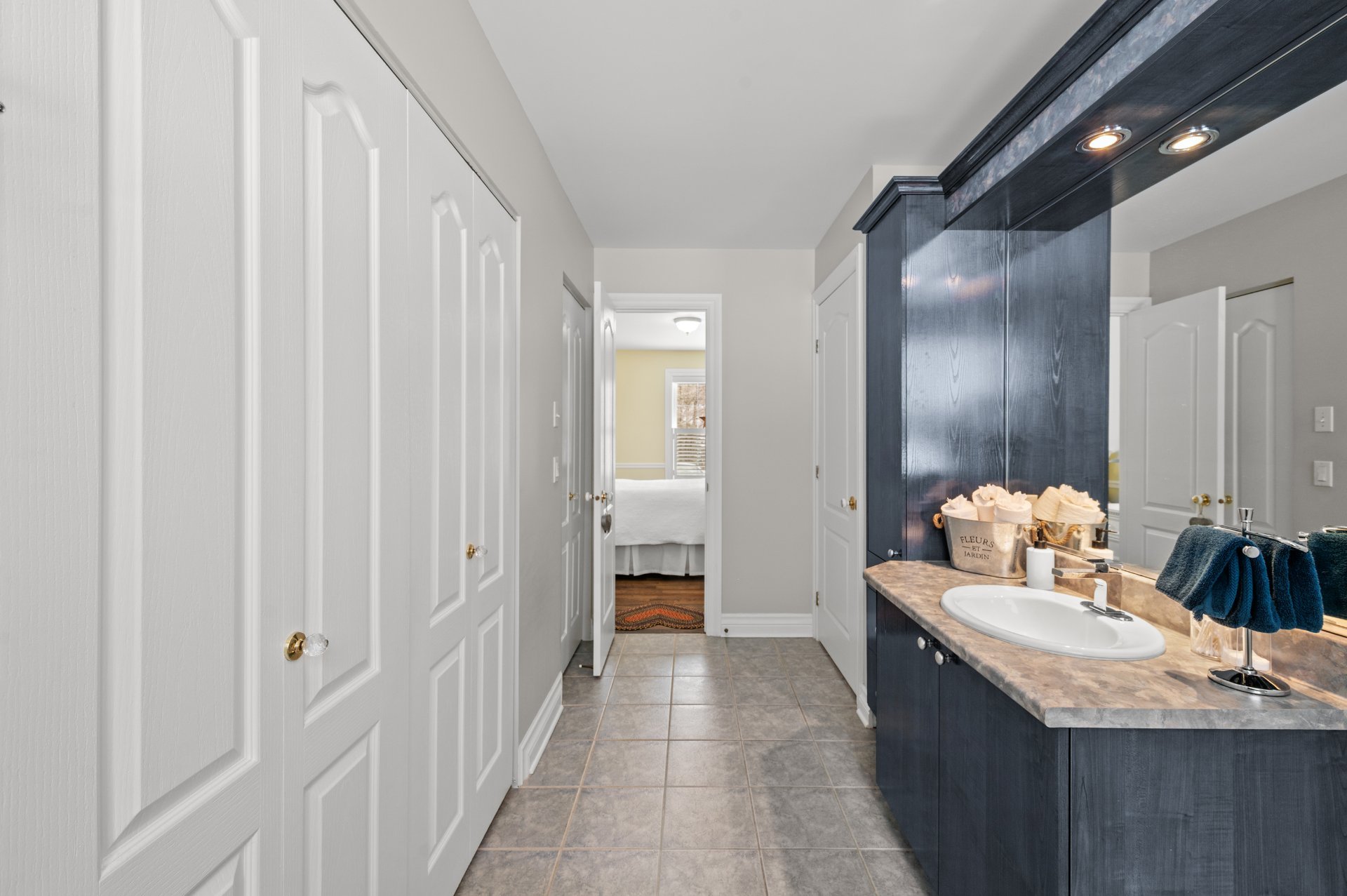 Residential in Sainte-Anne-des-Lacs 2