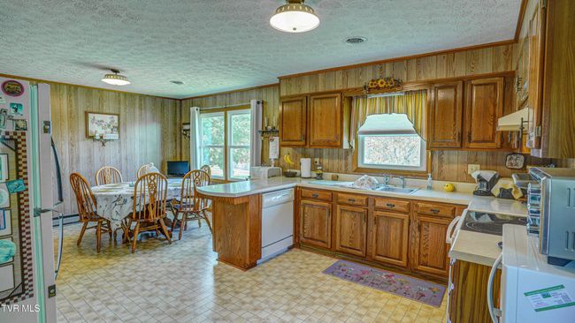 683 Ridge Dr, House other with 3 bedrooms, 2 bathrooms and null parking in Piney Flats TN | Image 9