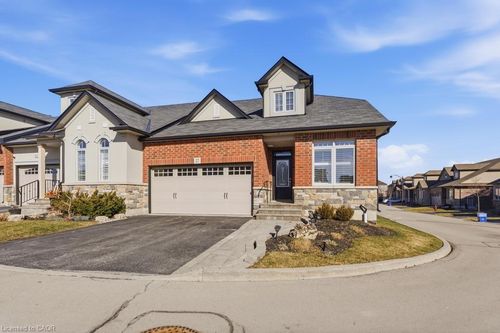 27-53 Redfern Ave, Hamilton, ON, L9C0E2 | Card Image