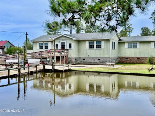 1556 Farrow Fork Rd, Engelhard, NC, 27824-9584 | Card Image