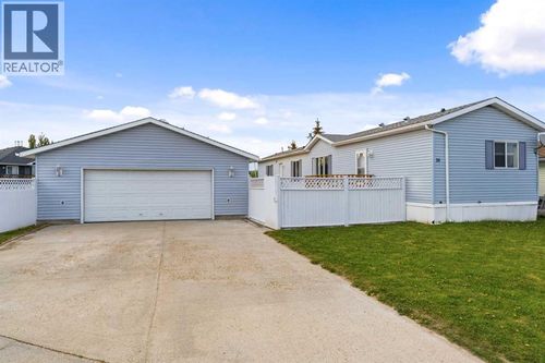 16 Karlzen Court, Whitecourt, AB, T7S1T7 | Card Image