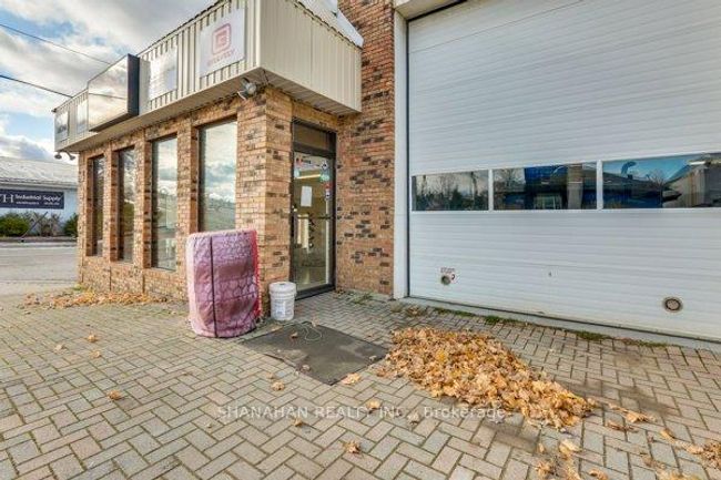 5271 Nauvoo Rd, Home with 0 bedrooms, 2 bathrooms and 10 parking in Warwick ON | Image 24