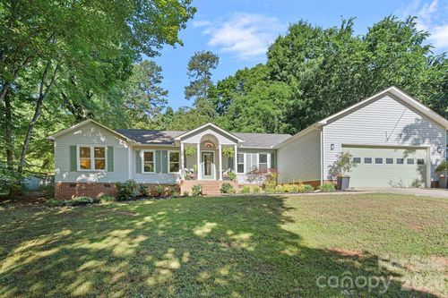 154 Quiet Cove Rd, Mooresville, NC, 28117-8892 | Card Image