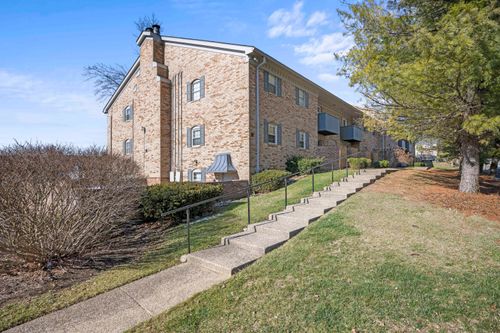 a-1080 Armstrong Mill Rd, Lexington, KY, 40517-3155 | Card Image