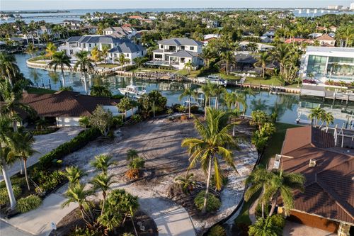 526 N Spoonbill Dr, SARASOTA, FL, 34236-1818 | Card Image