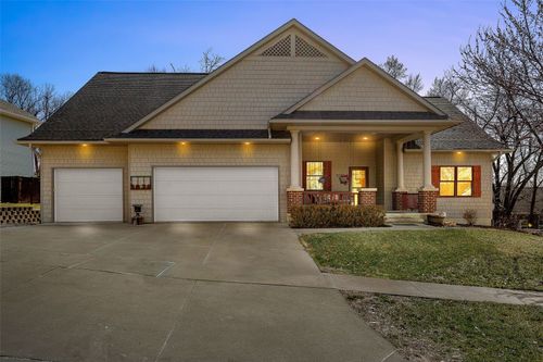 3036 Old Orchard Rd Ne, Cedar Rapids, IA, 52402-6800 | Card Image