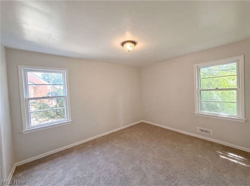1384 Ford Rd, Lyndhurst, OH, 44124-1469 | Card Image