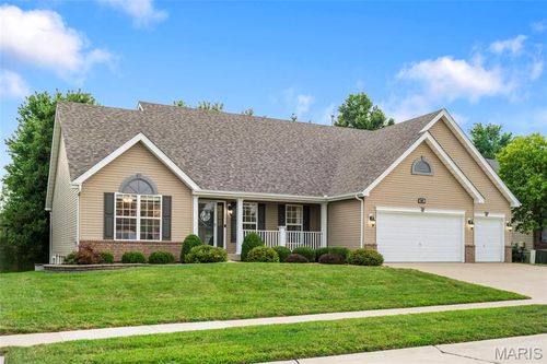 747 Springfield Dr, Wentzville, MO, 63385-8944 | Card Image