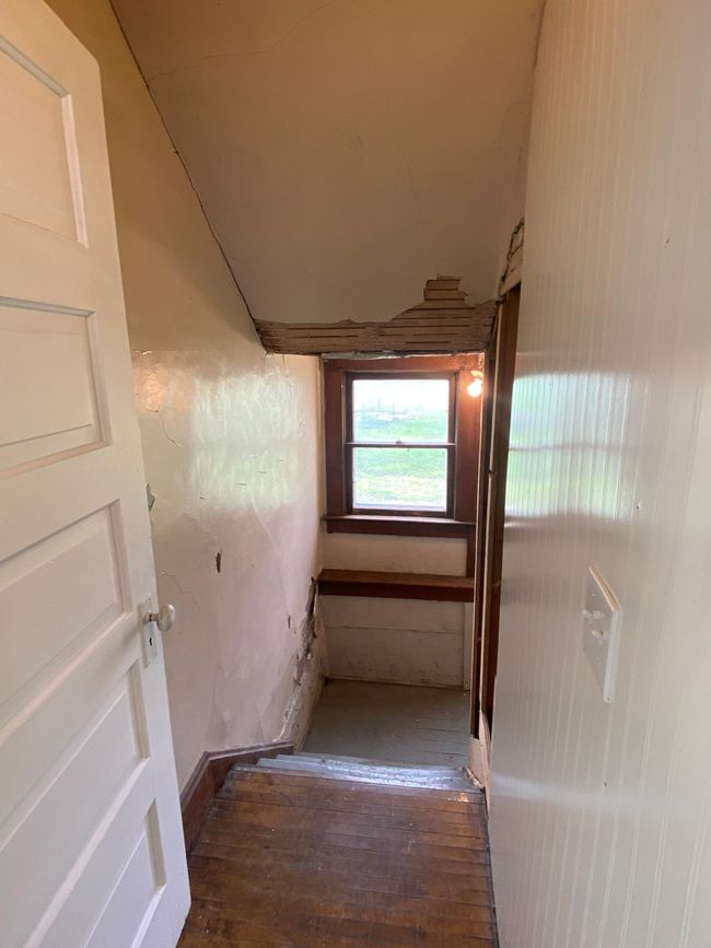 Basement Stairs | Image 32