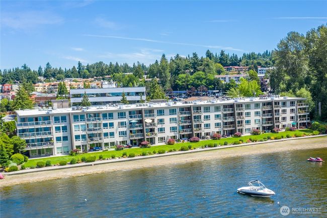 APT-201 - 9727 Ne Juanita Dr, Condo with 3 bedrooms, 3 bathrooms and 2 parking in Kirkland WA | Image 24