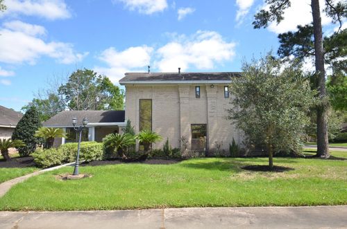 2711 Williamsburg Dr, Dickinson, TX, 77539-4420 | Card Image