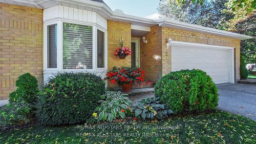 {{alt}} | Card Image